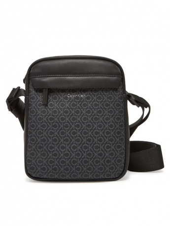Calvin Klein BORSA TRACOLLA IN ECOPELLE NERA CON MOTIVO MONOGRAM FRONTALE
