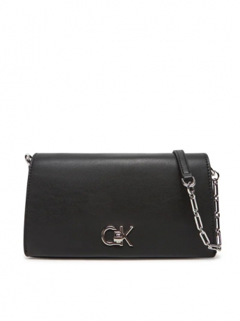 Calvin Klein borsa in ecopelle nera  con chiusura re-lock logo  e tracolla