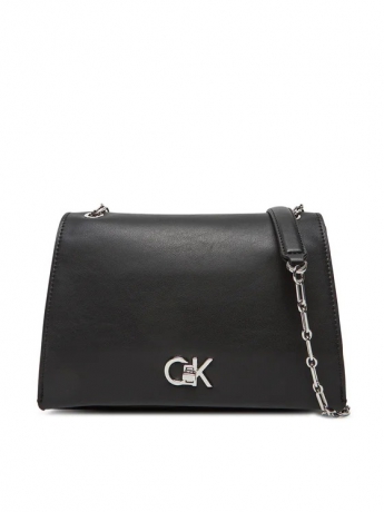 Calvin Klein borsa in ecopelle nera  con chiusura re-lock logo  e tracolla